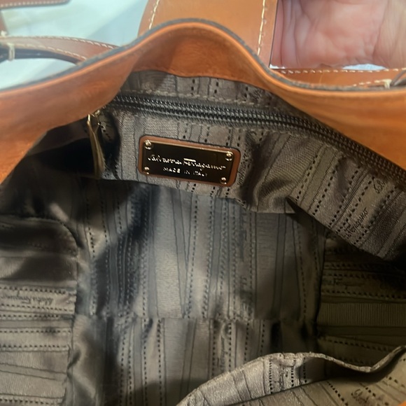 Salvatore Ferragamo Gancini shoulder bag Nubuck leather brown & orange exterior - Picture 12 of 17